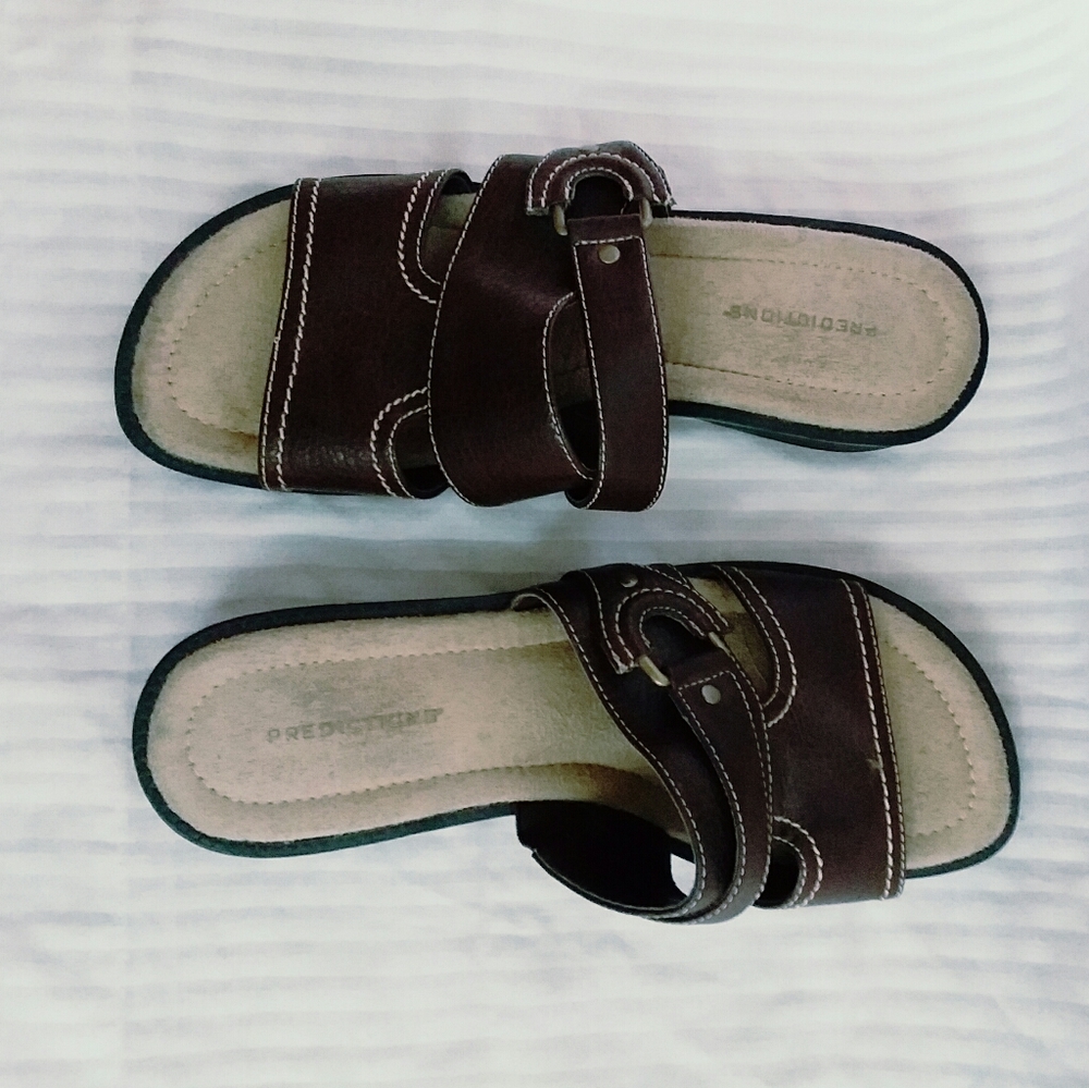🌺Comfy brown leather sandals by Predictions🌺
